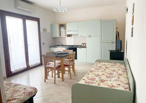Kitchen or kitchenette, Living room, Dining area, pet friendly, stove