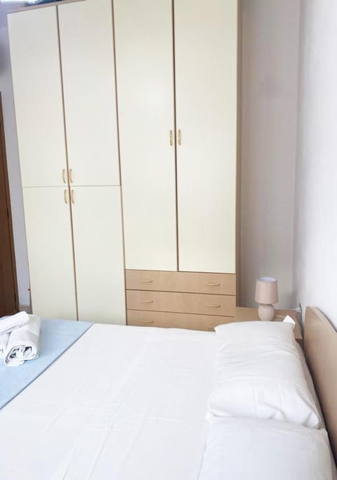 Bed, Photo of the whole room, Bedroom, towels, wardrobe