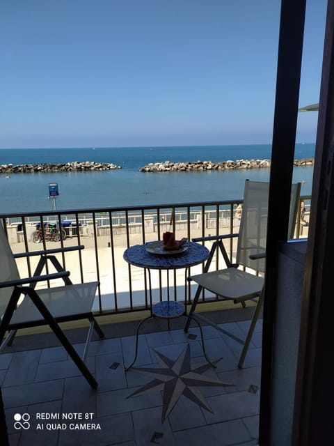 Day, Natural landscape, View (from property/room), Balcony/Terrace, Dining area, Sea view