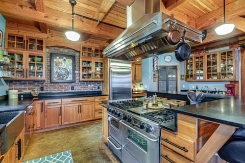 Luxury Vashon Vacation Rental with Beach Access! House in Vashon