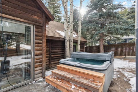5 Bd Cabin W Private Hot Tub Cabin in Allenspark