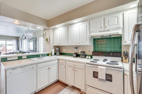 5 Mi to Keystone Resort Mountain-View Townhome! House in Dillon