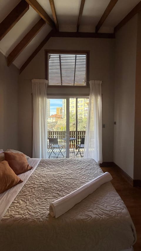 Bed, View (from property/room), Balcony/Terrace, Photo of the whole room, Bedroom