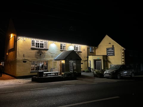 Property building, Night, Location