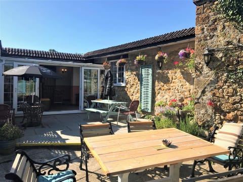 Patio, Day, Garden, Seating area, Garden view