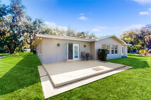 Relaxing River Views House in Temple Terrace