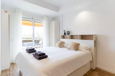 Bed, Photo of the whole room, Bedroom, towels, wardrobe