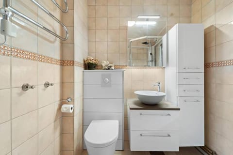 Central Arctic Panoramic Views Apartment in Tromso