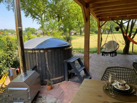 Garden, Hot Tub, Garden view