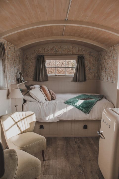 Bed, Living room