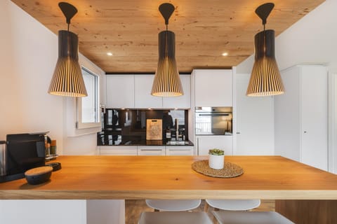 Coffee/tea facilities, Kitchen or kitchenette, Dining area, pet friendly, stove, kitchen