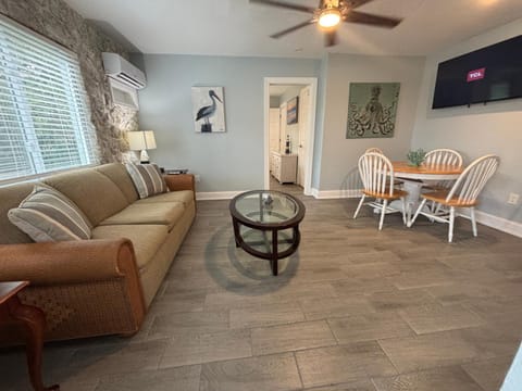 Living room, Photo of the whole room, Seating area, Dining area