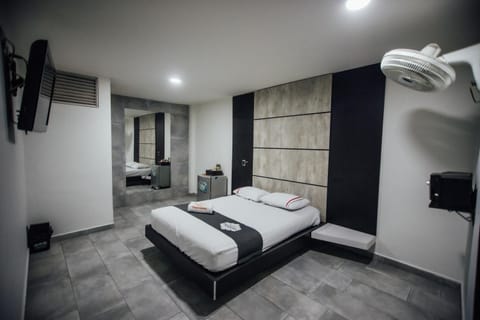 Bed, TV and multimedia, towels