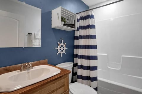 Bathroom, Bath, towels