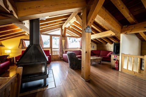 Les Chalets Du Cocoon - CHALET MONT BLANC MAE-1611 Chalet in Mâcot-la-Plagne