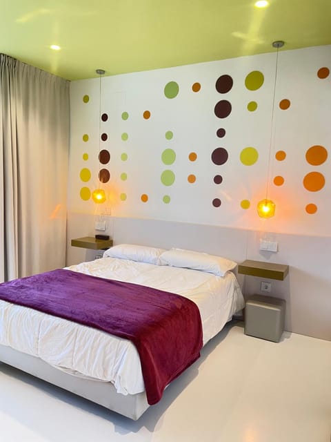 LAHOLA Glam Suites Apartment in Torremolinos