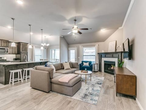 Gorgeous Edmond Home- Large Covered Patio! House in Oklahoma City