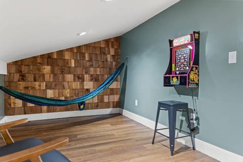 New Barndo/Private River Access/ 2 Private Hot Tub Villa in Kentucky