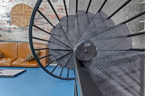 New Barndo/Private River Access/ 2 Private Hot Tub Villa in Kentucky