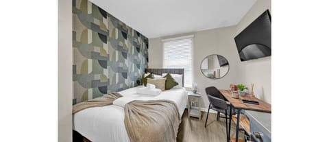 Bed, TV and multimedia, Bedroom, hair dresser