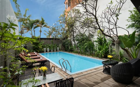 Patio, Day, Garden, Seating area, Garden view, Area and facilities, Area and facilities, Swimming pool, Swimming pool, sunbed