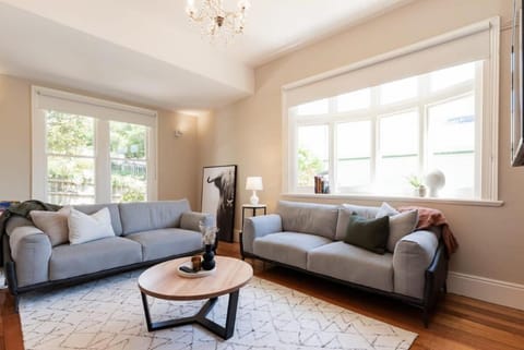 Gorgeous on Galvin: Close to Town Yet A Mile Away House in Launceston