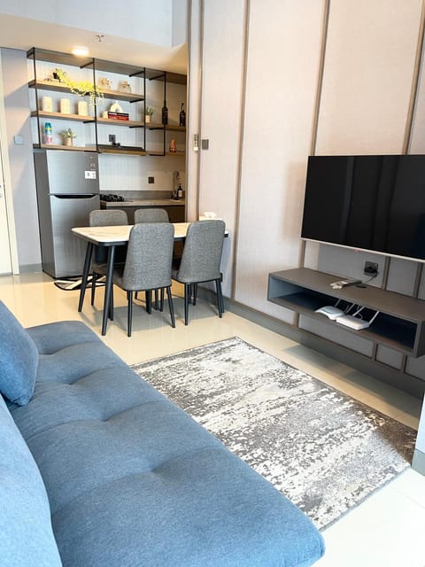 Communal lounge/ TV room, TV and multimedia, Kitchen or kitchenette, Living room, Seating area, Dining area