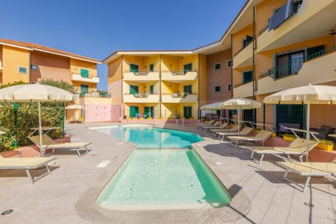 Property building, Swimming pool