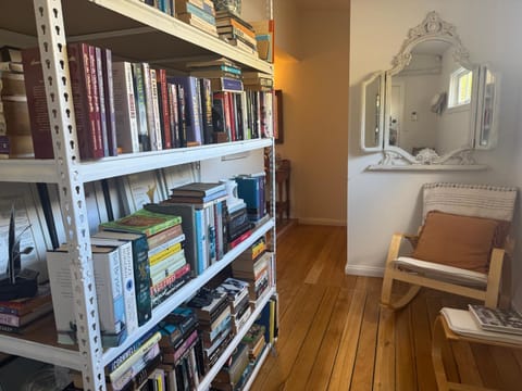 Writer's Cottage, luxurious oasis in the heart of North Hobart House in Hobart