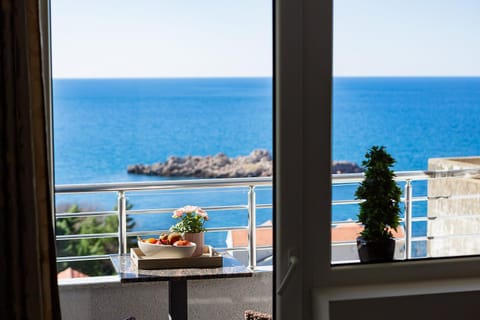 View (from property/room), Balcony/Terrace, Sea view