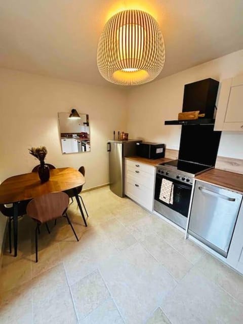 Charmant petit appartement place de l eglise Apartment in Piana