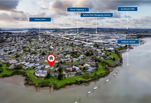 Waterfront villa near IKEA and Sylvia Park House in Auckland