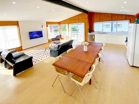 Waterfront villa near IKEA and Sylvia Park House in Auckland