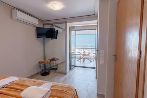 Photo of the whole room, Sea view, towels, air conditioner