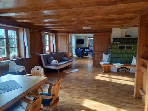 Seating area, Dining area, pet friendly