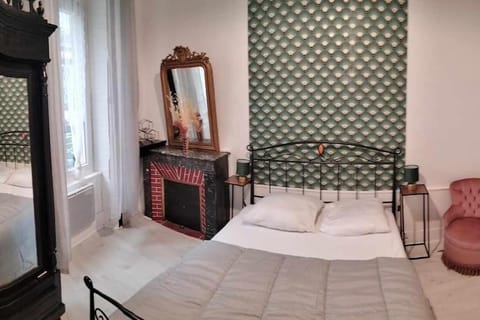 Le Nid Douillet Baroque Linge fourni Apartment in Auvergne-Rhône-Alpes