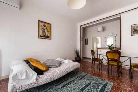 Bed, Living room, Seating area, Dining area