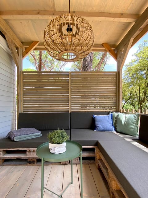 Patio, Day, Garden, View (from property/room), Balcony/Terrace, Living room, Seating area, Garden view