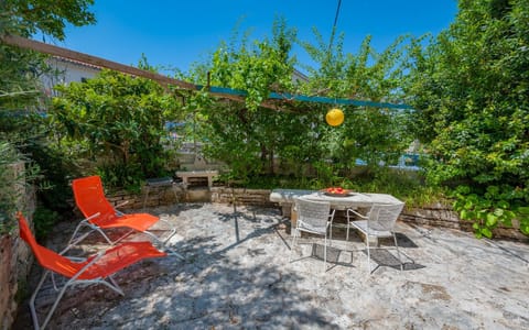 Patio, BBQ facilities, Garden