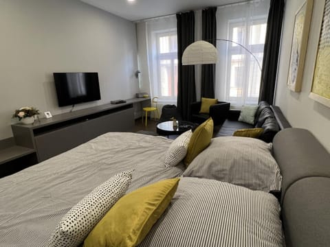 TV and multimedia, Living room, Seating area, Bedroom, Quiet street view, internet, internet