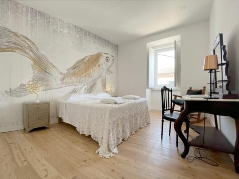Bed, Bedroom, hair dresser