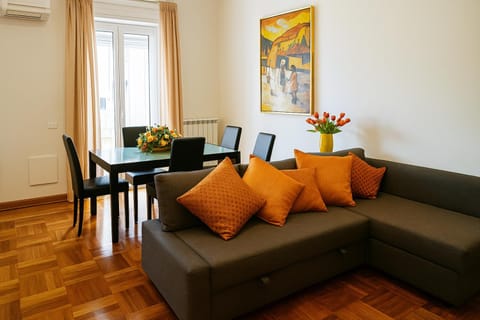 Dining area, Lunch, Lunch