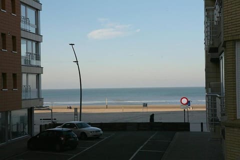 PARA 0101 - modern appartement voor 6 pers Apartment in De Panne