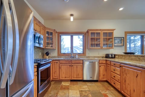 Rising Bull Lodge House in Big Sky