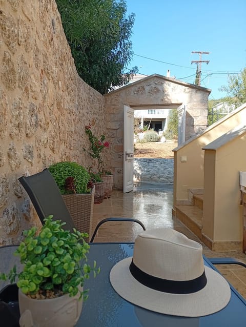 Vivi's Apartments Loft Apartment in Spetses