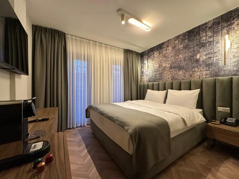 Bed, TV and multimedia, Photo of the whole room