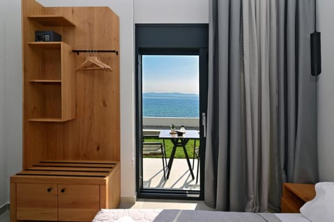 View (from property/room), Balcony/Terrace, Sea view, wardrobe