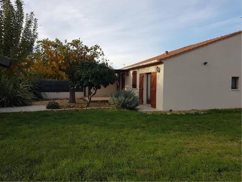 Property building, Garden, Balcony/Terrace
