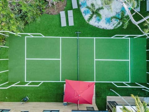 VillaKOBO Heated pool Spa Golf Tennis crocodile House in Golden Glades