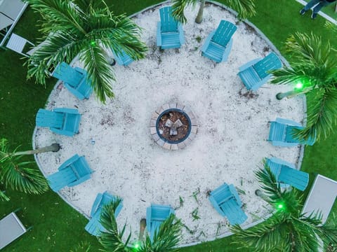 VillaKOBO Heated pool Spa Golf Tennis crocodile House in Golden Glades